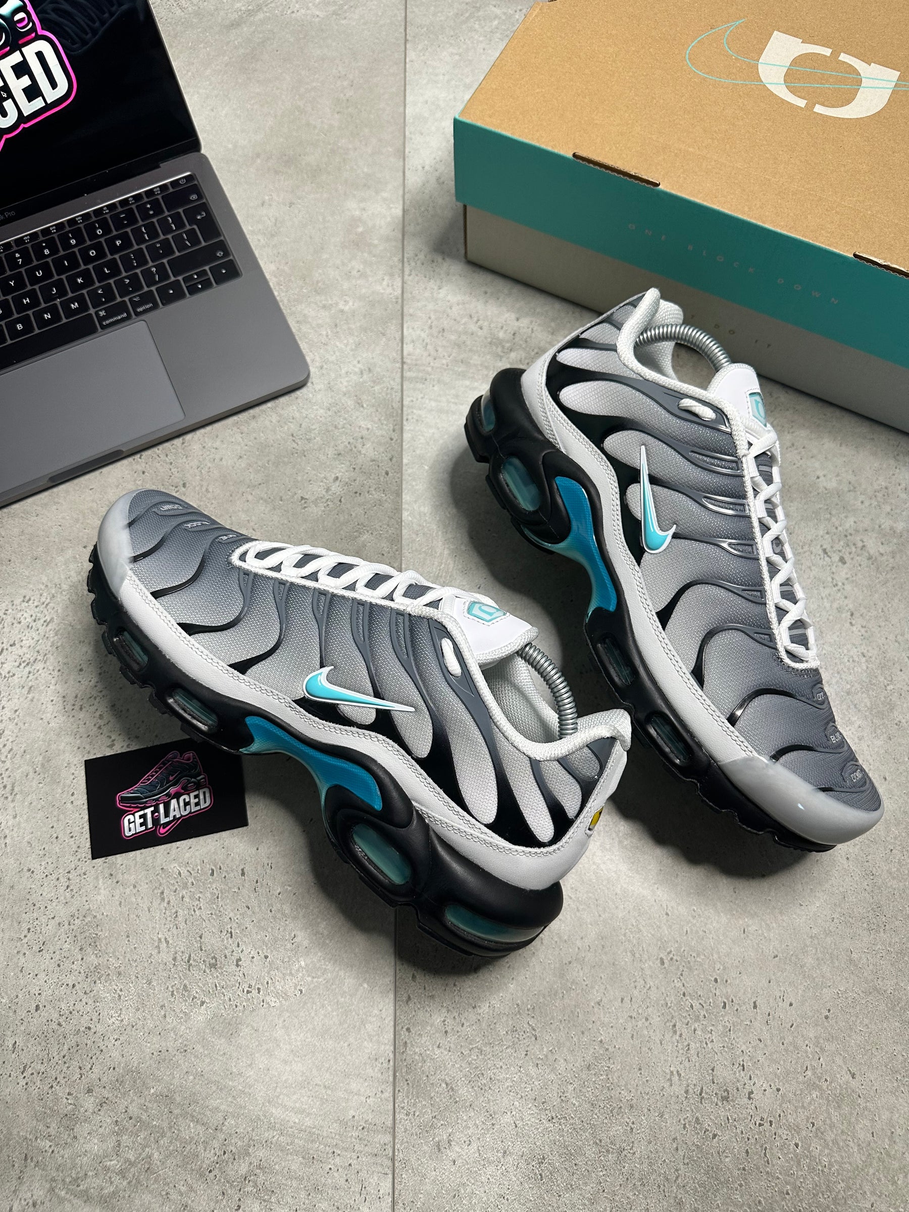 Nike Air Max Plus TN x OBD - Argento Grey