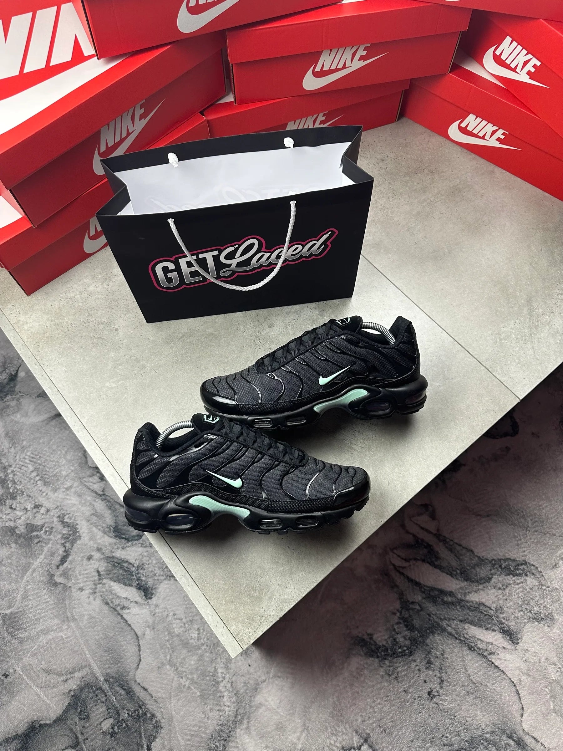 Nike Air Max Plus TN - Black Tiffany