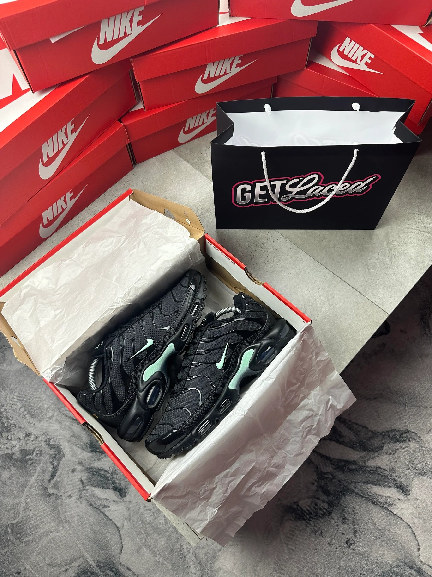 Nike Air Max Plus TN - Black Tiffany